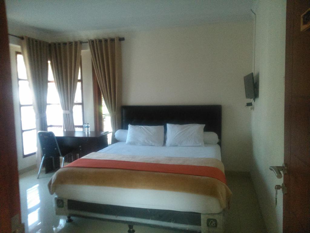 Rumah Sarwestri Hotell Bandung Rum bild