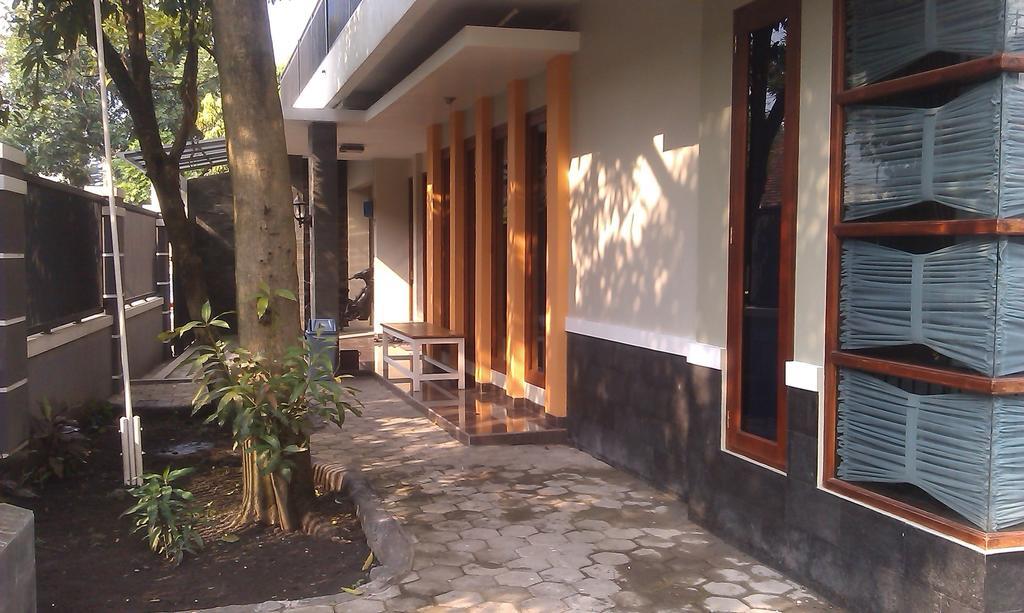 Rumah Sarwestri Hotell Bandung Exteriör bild